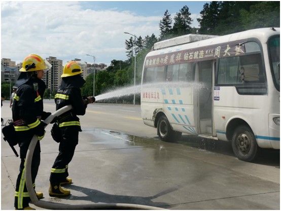 九江長運(yùn)武寧公司開展客運(yùn)車輛事故應(yīng)急演練