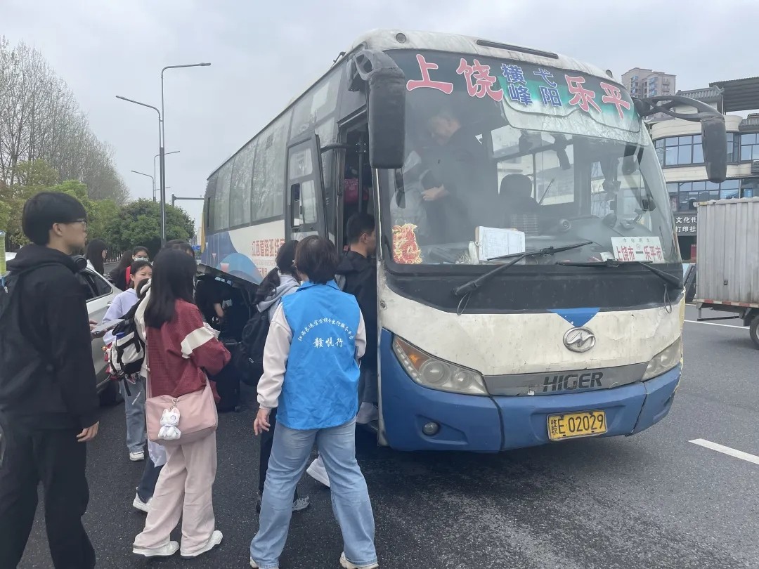 上饒汽運：打好“服務牌” 助力旅客順暢出行